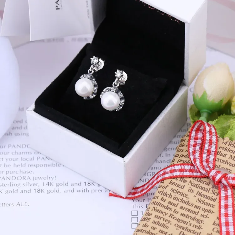 PANDORA Uhani Everlasting Grace, beli biser in prozoren Cz - 290562P