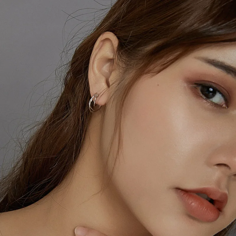 (slika za) Srebrni obročasti uhani s prepletenimi črtami v stilu Pandora - BSE443 - Ogled 6