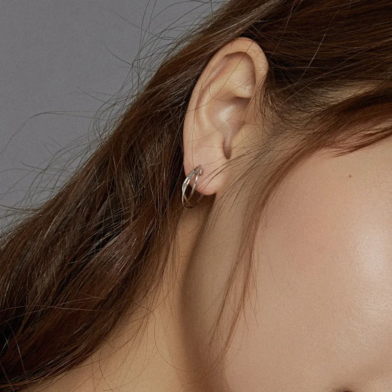 (slika za) Srebrni obročasti uhani s prepletenimi črtami v stilu Pandora - BSE443 - Ogled 8