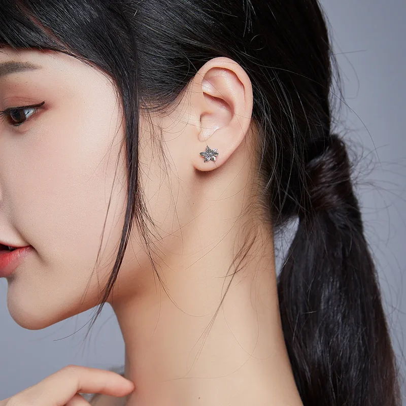 (slika za) Srebrni uhani z žebljički v obliki metulja in rožic v slogu Pandora - SCE887 - Ogled 6