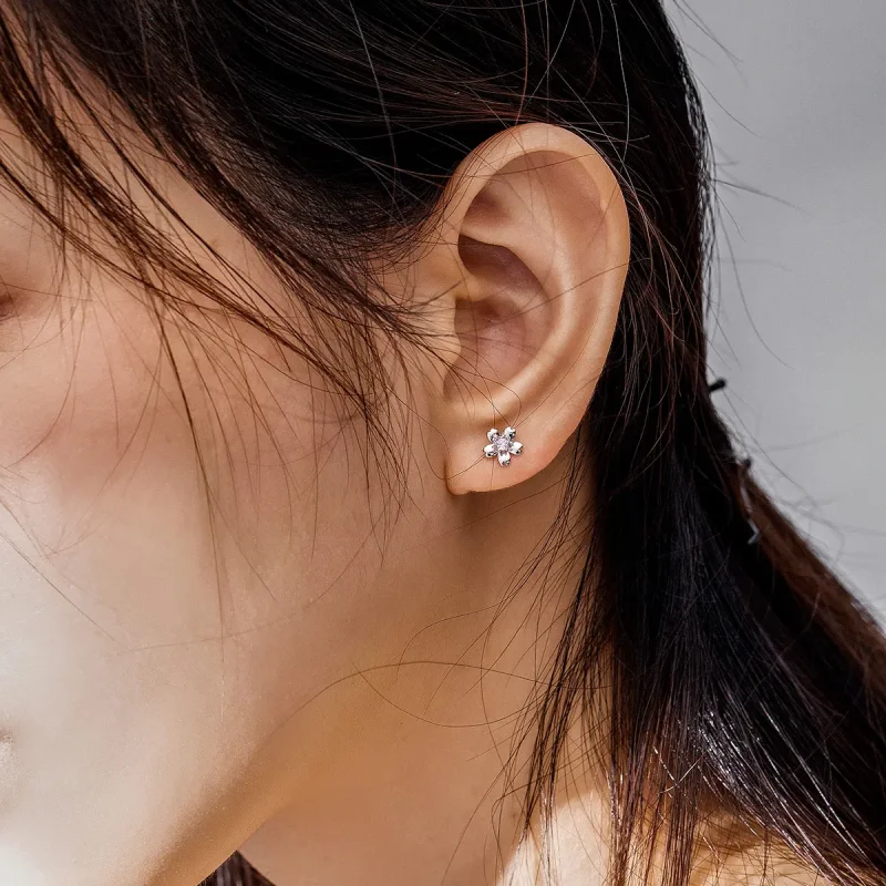 (slika za) Srebrni uhani z žepni v obliki cvetov marjetic v stilu Pandora - SCE784 - Ogled 5