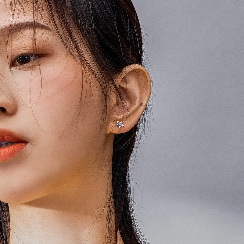 (slika za) Srebrni uhani z žepni v obliki cvetov marjetic v stilu Pandora - SCE784 - Ogled 6