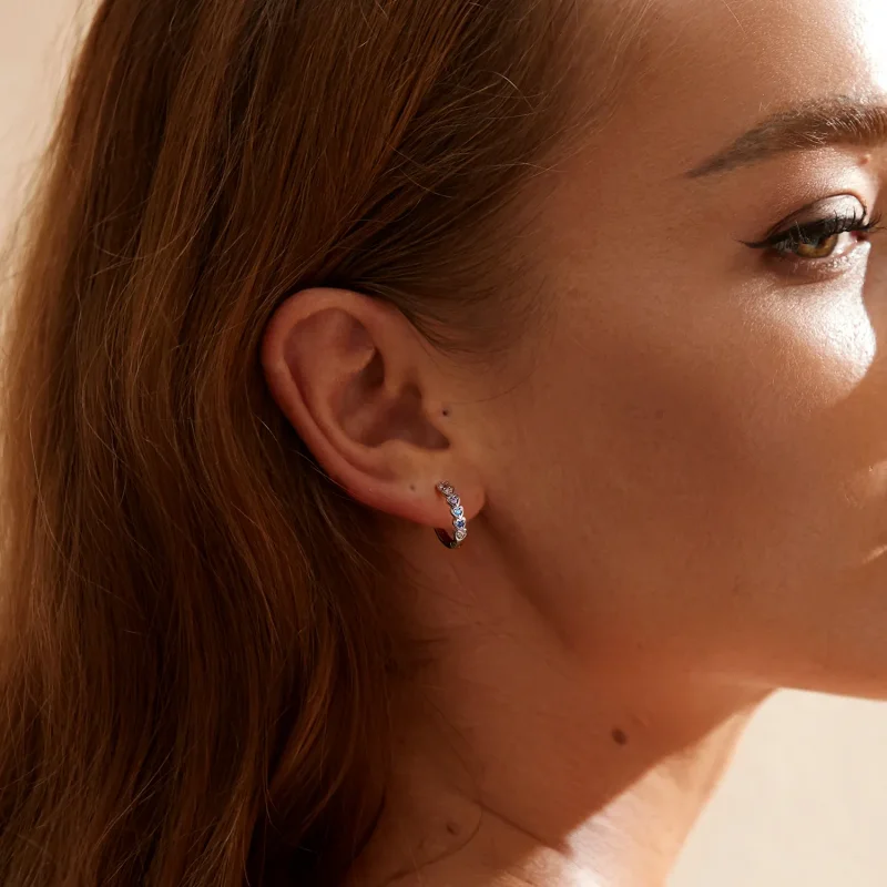 (slika za) Obročasti uhani v obliki mavričnih srčkov v slogu Pandora - SCE1275 - Ogled 7