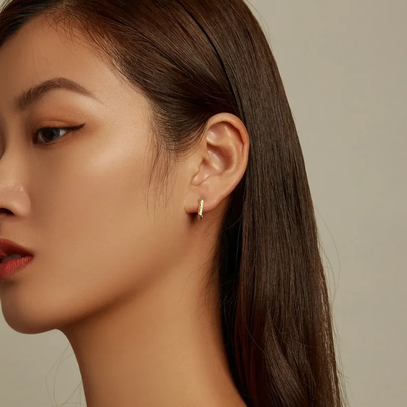 (slika za) Obročasti uhani v preprostem barvnem kontrastu v slogu Pandora - SCE1371-GN - Ogled 5