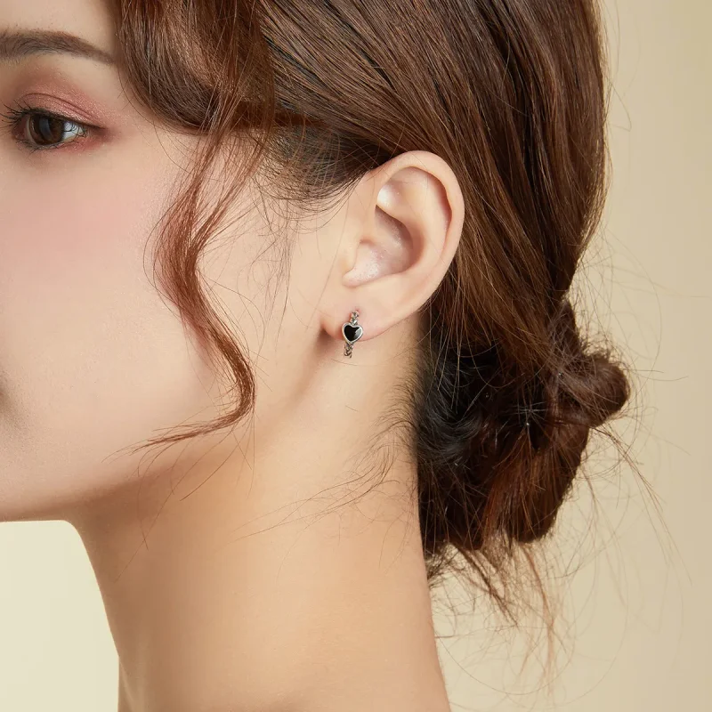 (slika za) Črni obročasti uhani v obliki srca Pandora - BSE456 - Ogled 6