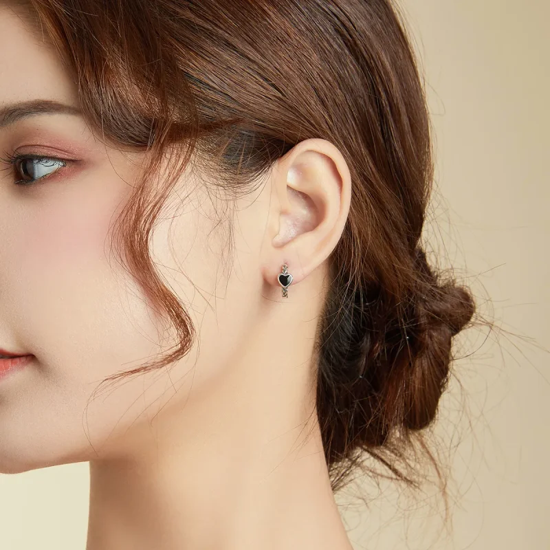 (slika za) Črni obročasti uhani v obliki srca Pandora - BSE456 - Ogled 7