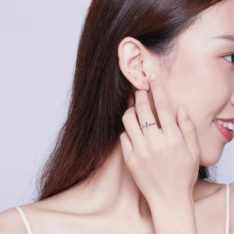 (slika za) Srebrni odprti prstan z vzporednimi črtami v stilu Pandora - SCR555 - Ogled 7