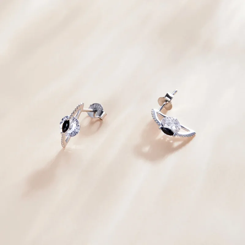 (slika za) Pandora slog med črnimi in belimi uhani z žebljički - SCE1036 - Ogled 3