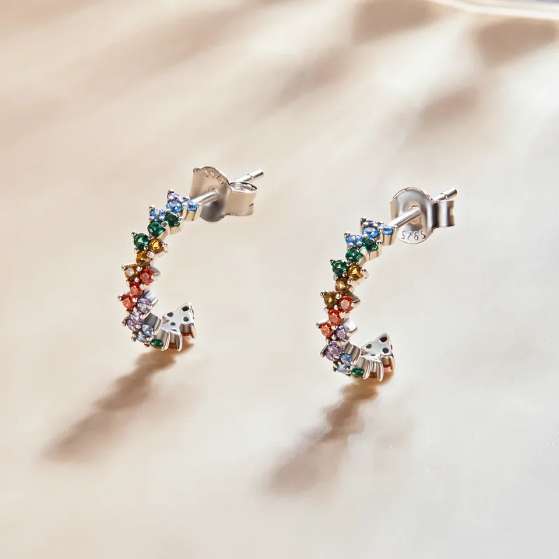 (slika za) Ukrivljeni barvni uhani iz cirkonija v slogu Pandora - SCE1272 - Ogled 2