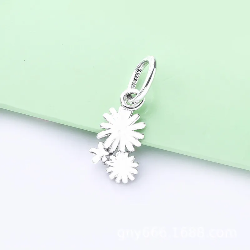 (slika za) Viseč obesek s šopkom marjetic PANDORA - 798819C00 - Ogled 3